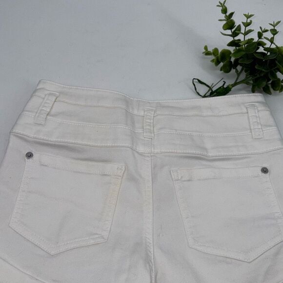 Xhilaration Shorts Women's Size 6 White Mid- Rise Retro Tri-Buttoned Pockets Str - Picture 5 of 9